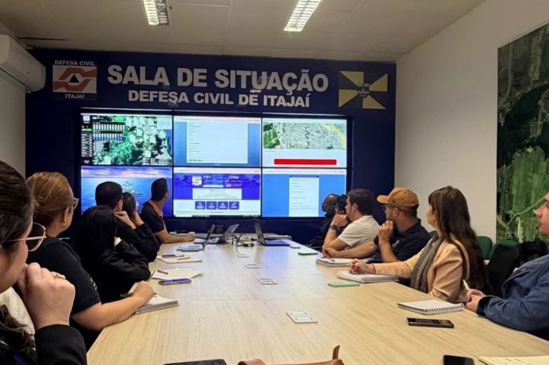 Defesa Civil e Educação alinham monitoramento, uso de ônibus escolares e registro de ocorrências em emergências em Itajaí