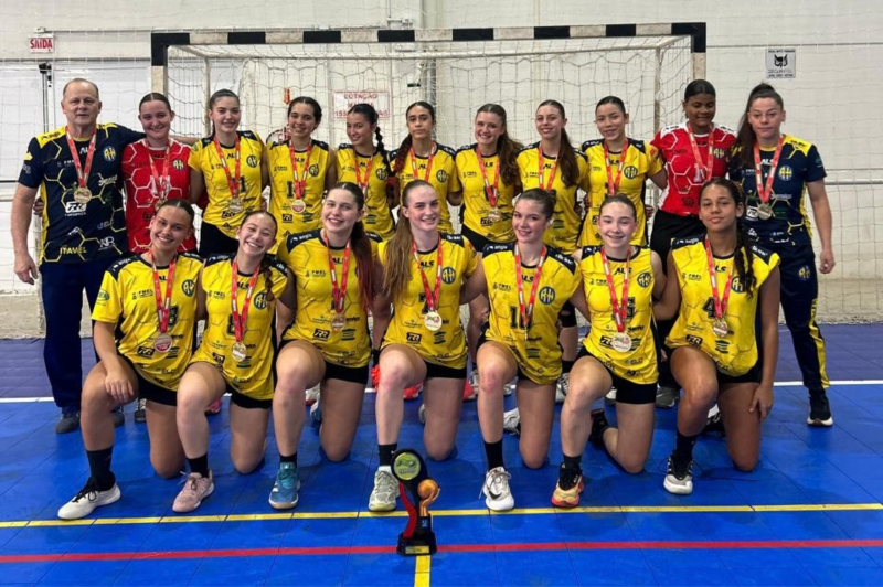 Handebol feminino de Itajaí conquista título estadual invicto ao vencer Luzerna na final