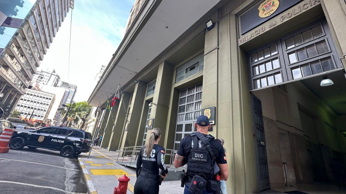 Polícia Civil deflagra operação contra grupo que planejava desviar até R$ 1 bilhão de instituição financeira em SC